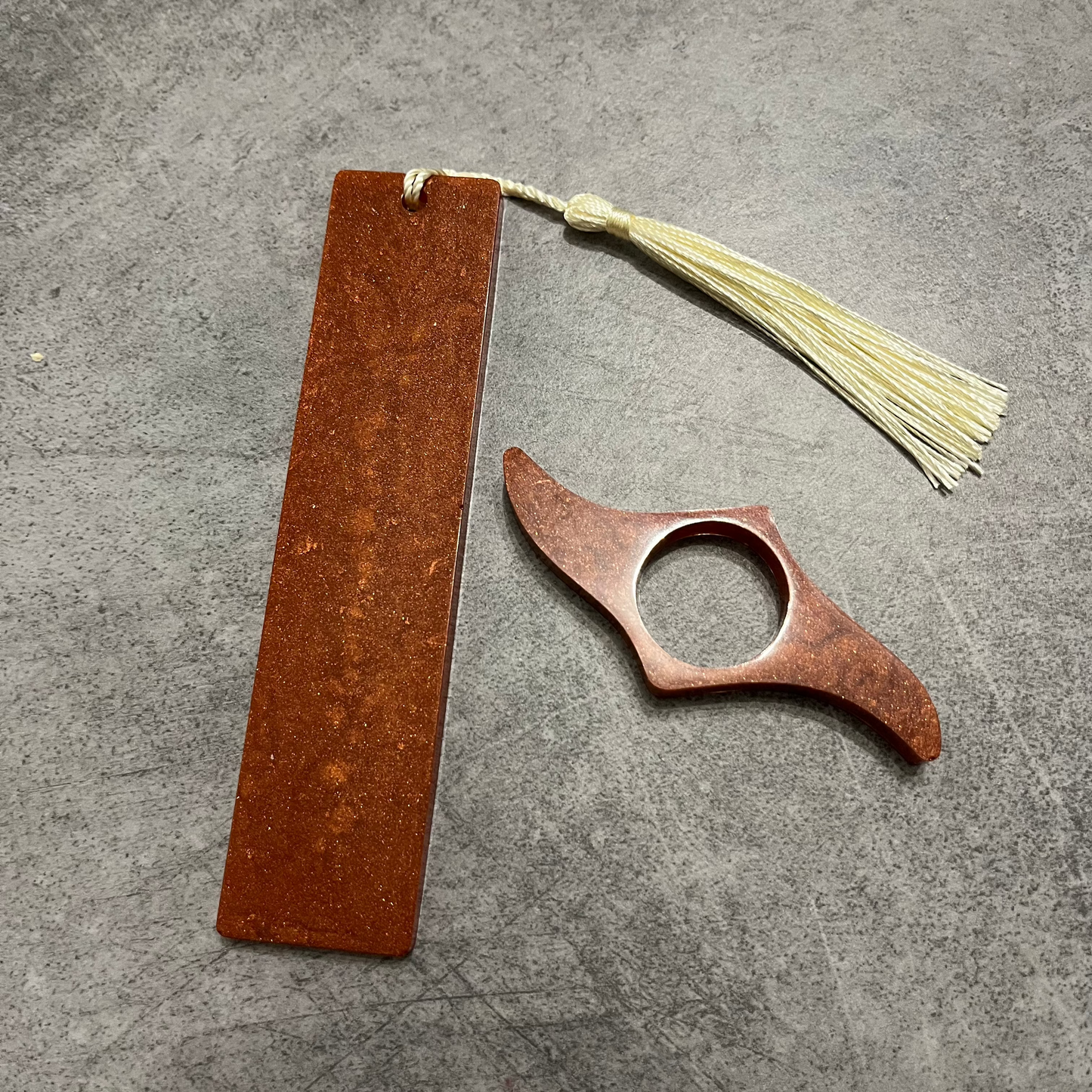 Duo marque page + bague de lecture brun